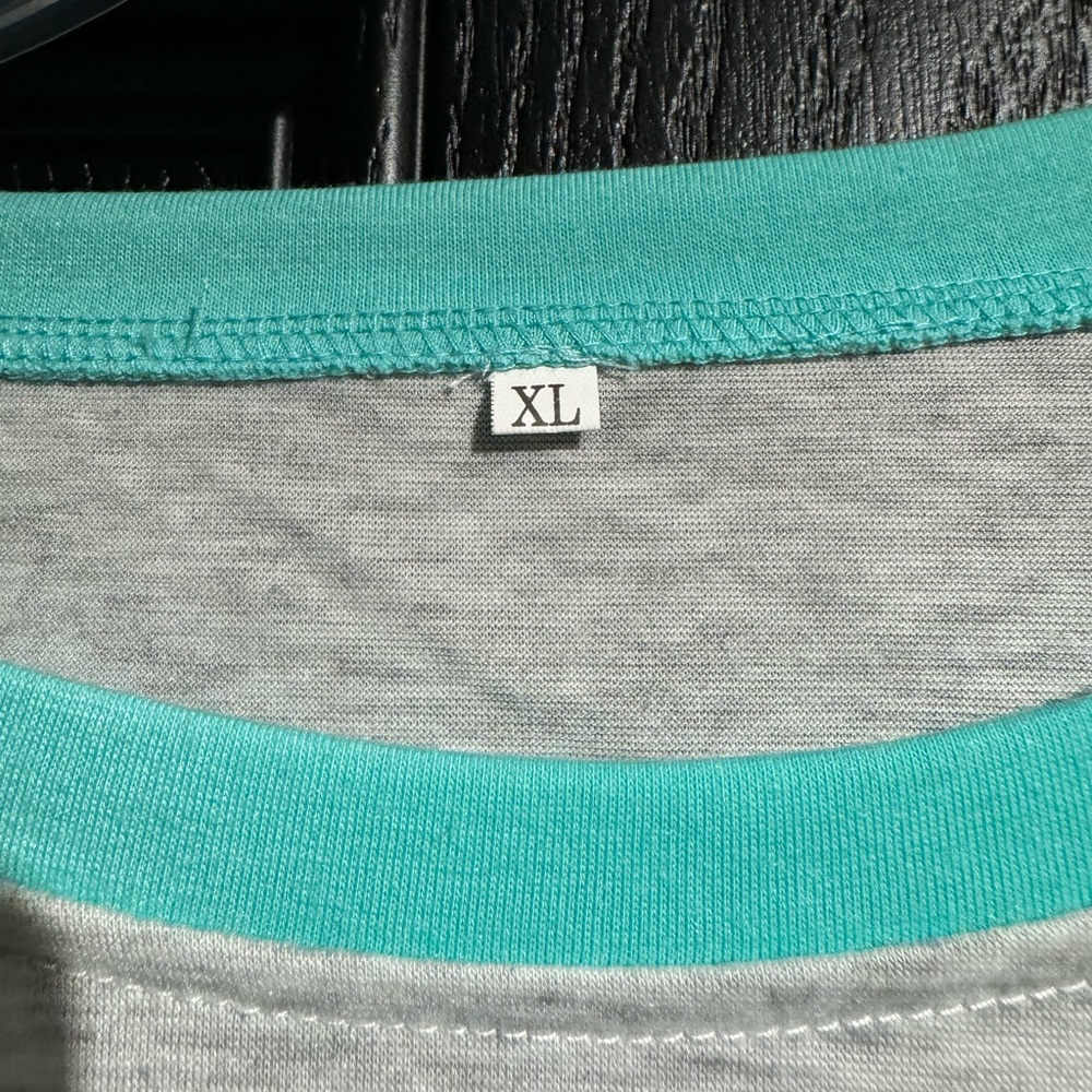Color Block Top - Picture 3 of 5